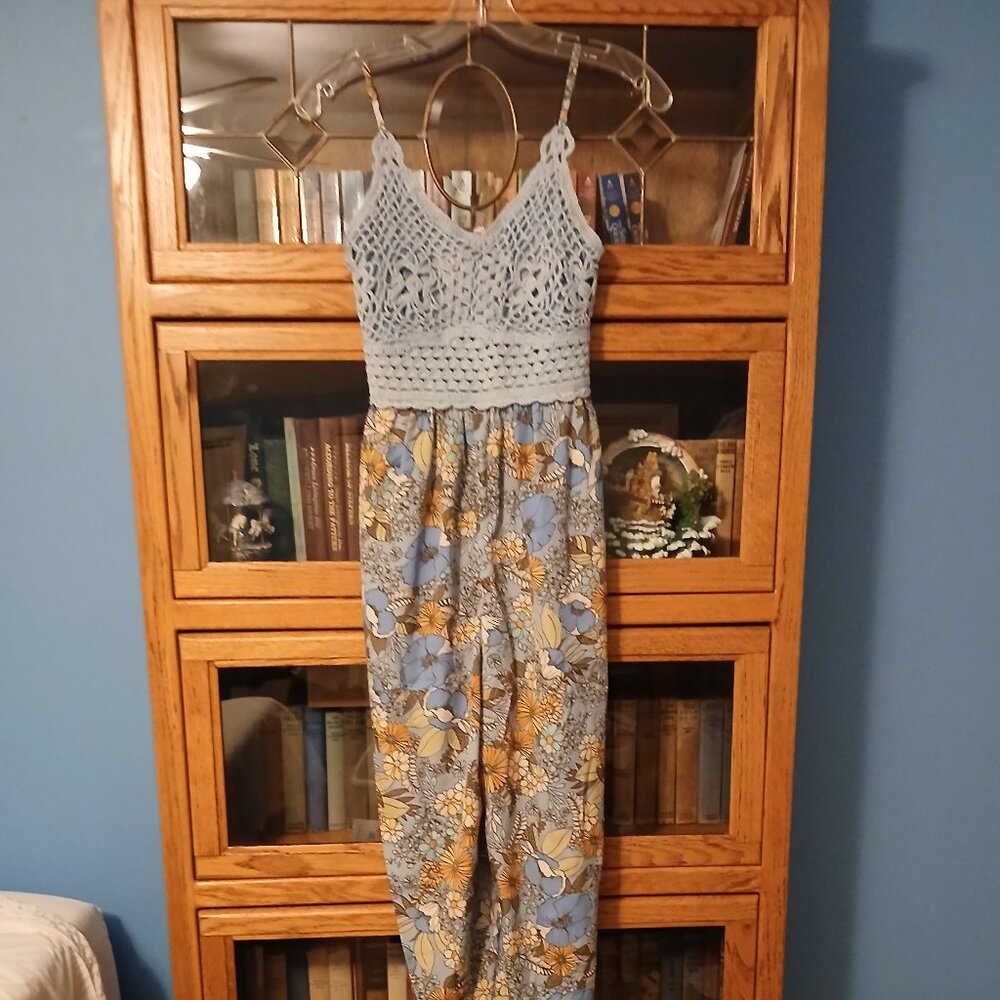 Boho Bog sz sm blue floral jumpsuit